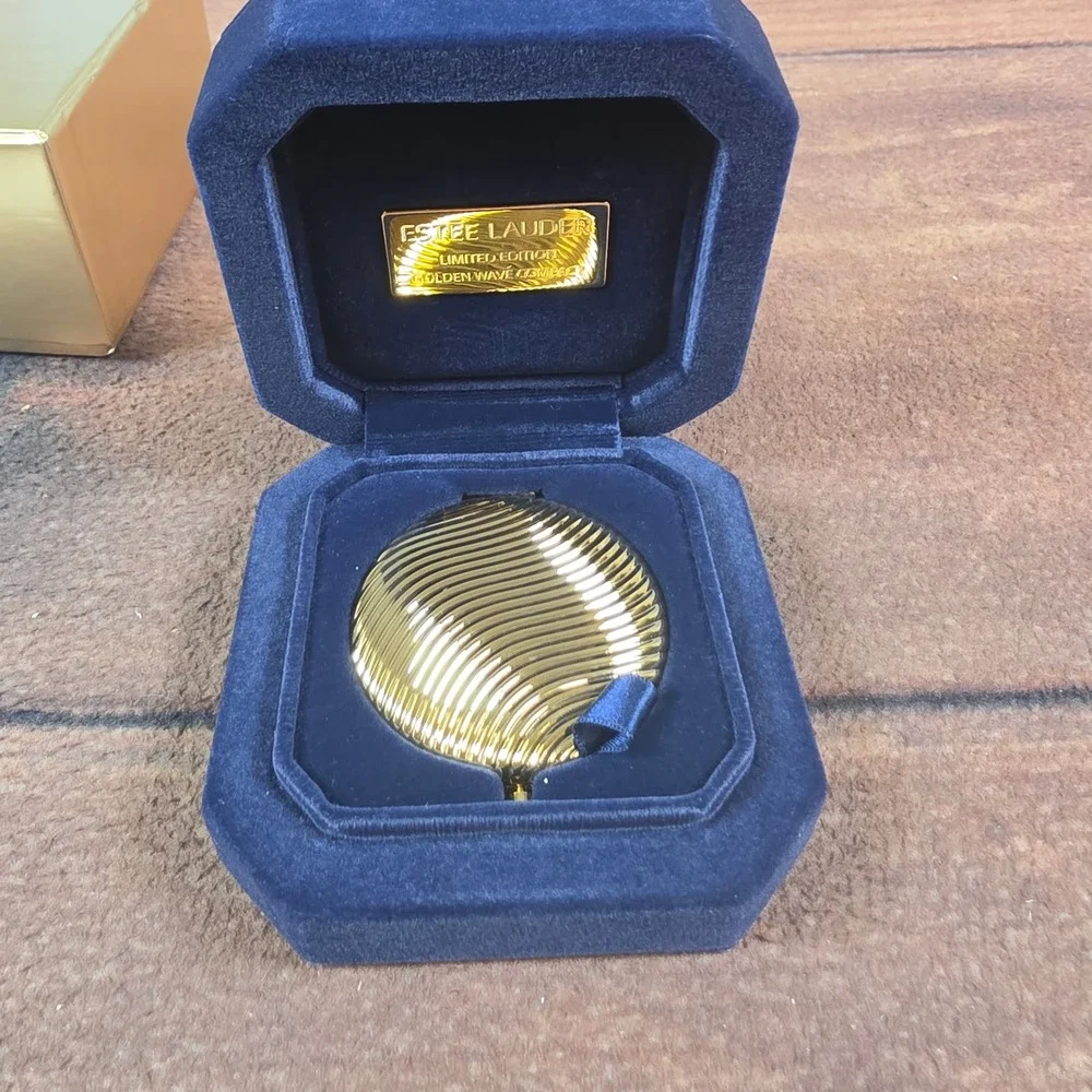 Estee Lauder Scorpio Zodiac Compact Women OS Gold Excellent Lucidity Powder